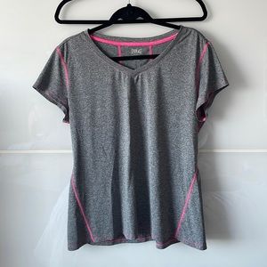 Got to go!! Everlast V neck short sleeve workout top - Size XL